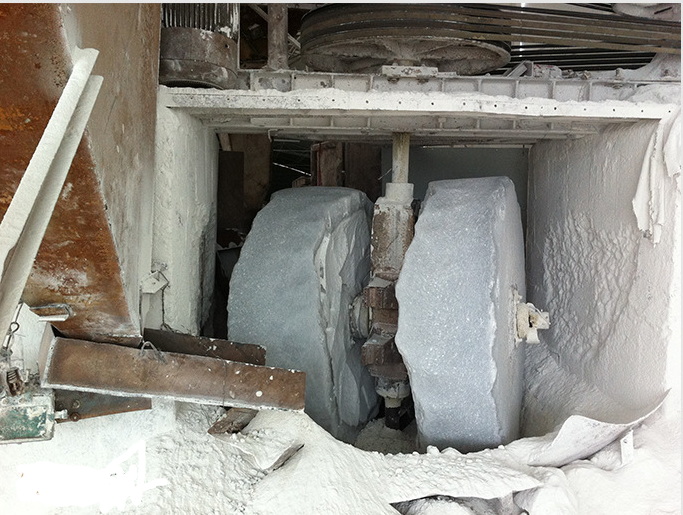 傳統某透輝石粉的車間 傳統某透輝石粉的車間