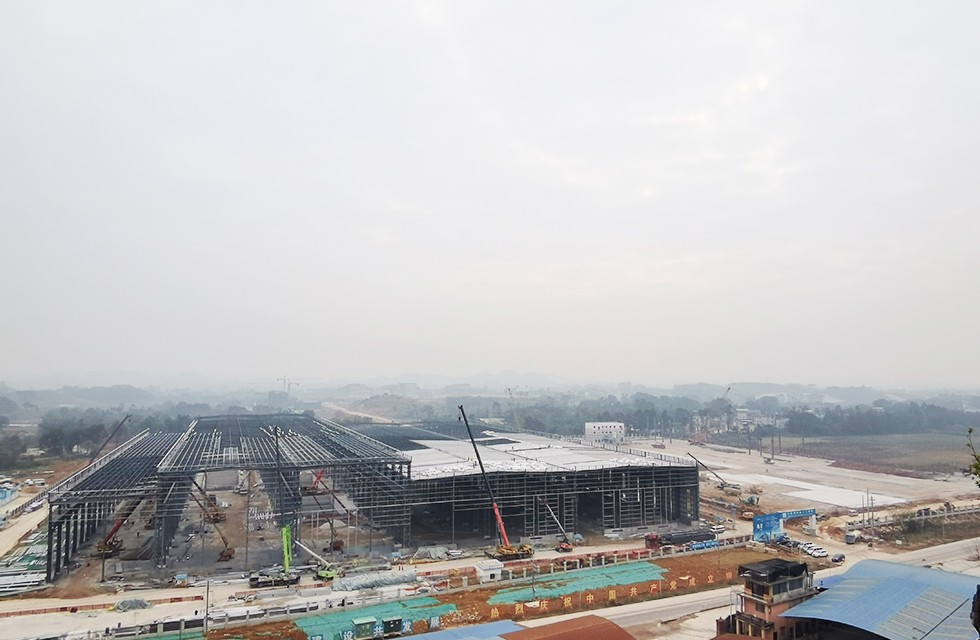 桂林鴻程礦山投資兩江寶山工程進(jìn)度,2022年1月4日桂林鴻程礦山機(jī)械寶山工業(yè)園車間封頂大吉。